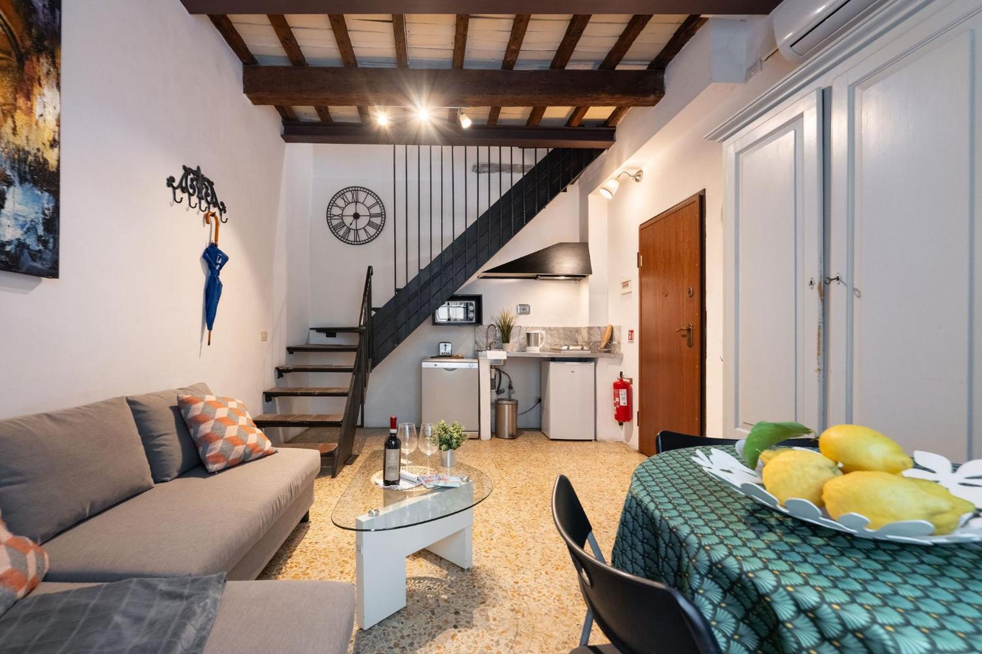 F1 - Santa Croce One Bedroom Apartment For Couples ฟลอเรนซ์ ภายนอก รูปภาพ